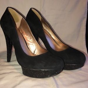 BCBG black sequence pump sz 9.5